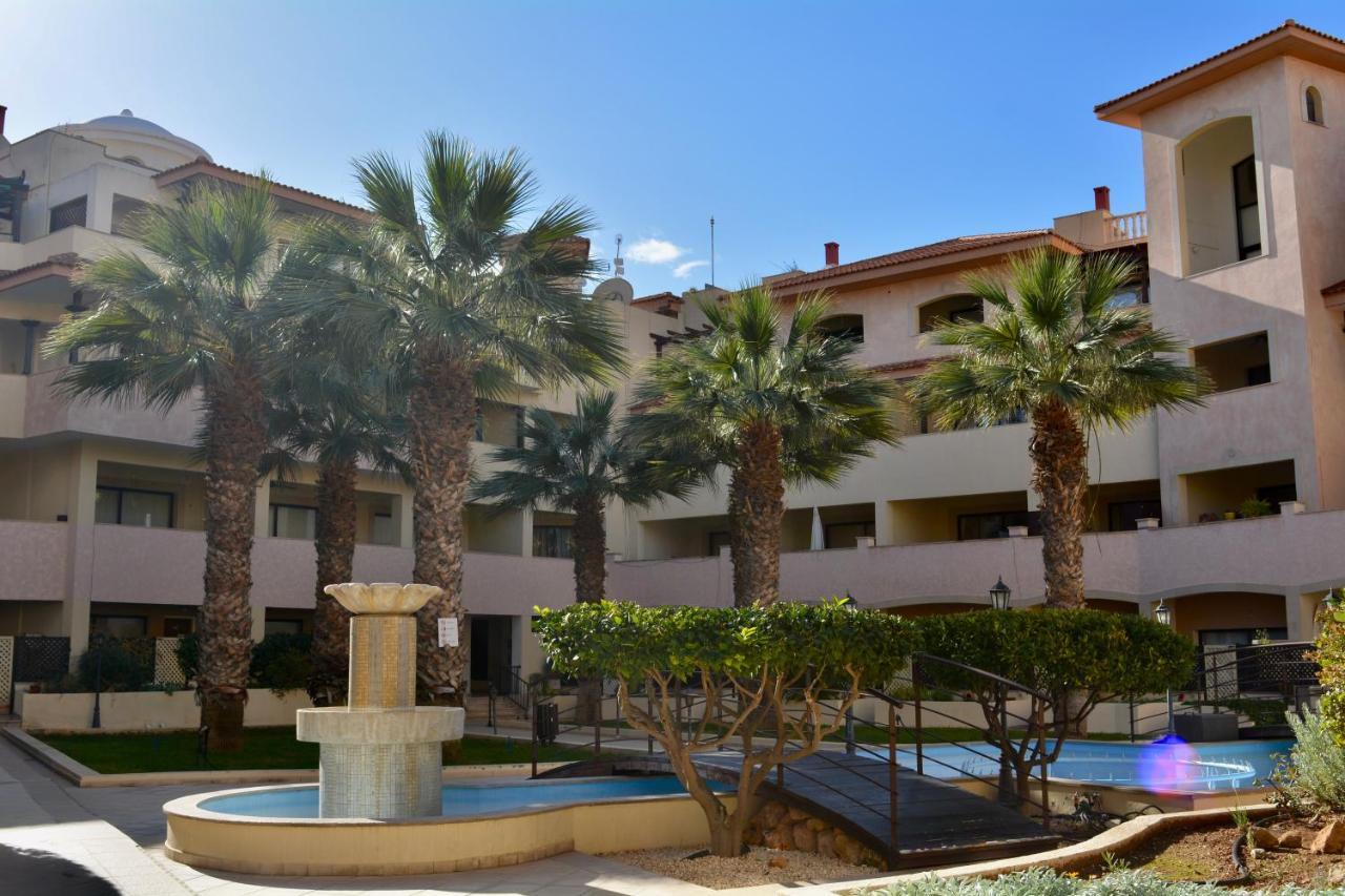 Queens Gardens - Kato Paphos - Next To Kings Ave Mall --- By Yiota ภายนอก รูปภาพ
