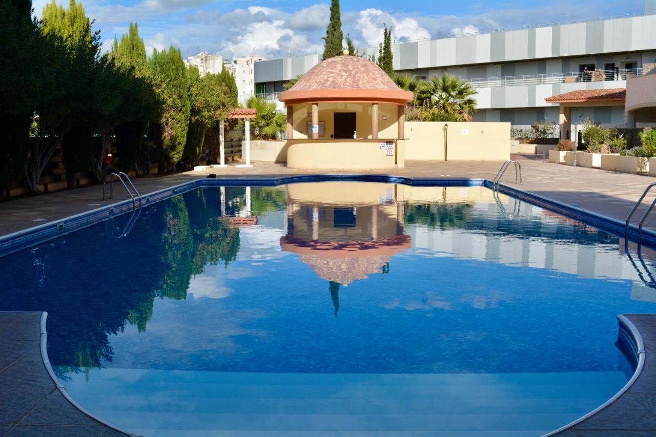 Queens Gardens - Kato Paphos - Next To Kings Ave Mall --- By Yiota ภายนอก รูปภาพ