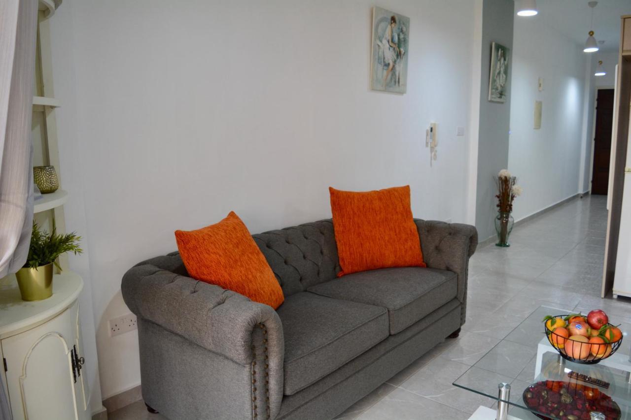 Queens Gardens - Kato Paphos - Next To Kings Ave Mall --- By Yiota ภายนอก รูปภาพ