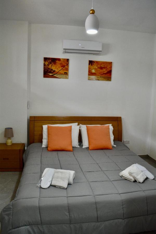 Queens Gardens - Kato Paphos - Next To Kings Ave Mall --- By Yiota ภายนอก รูปภาพ